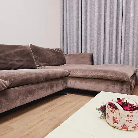 Discover From Our 3-room With Free Parking-komuna E Parisit *