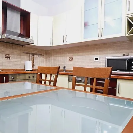 Appartamento Discover From Our 3-room With Free Parking-komuna E Parisit Tirana