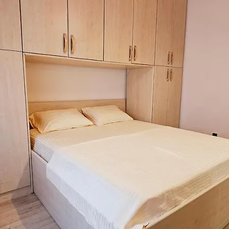 Appartamento Discover From Our 3-room With Free Parking-komuna E Parisit Tirana