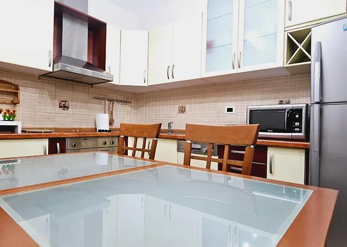 Appartamento Discover From Our 3-room With Free Parking-komuna E Parisit Tirana